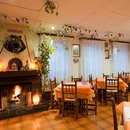 Hotel Castillo D'Acher 시레사 외부 사진